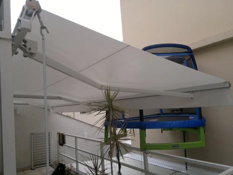toldo retrátil articulado