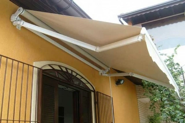 toldo retrátil com braço articulado